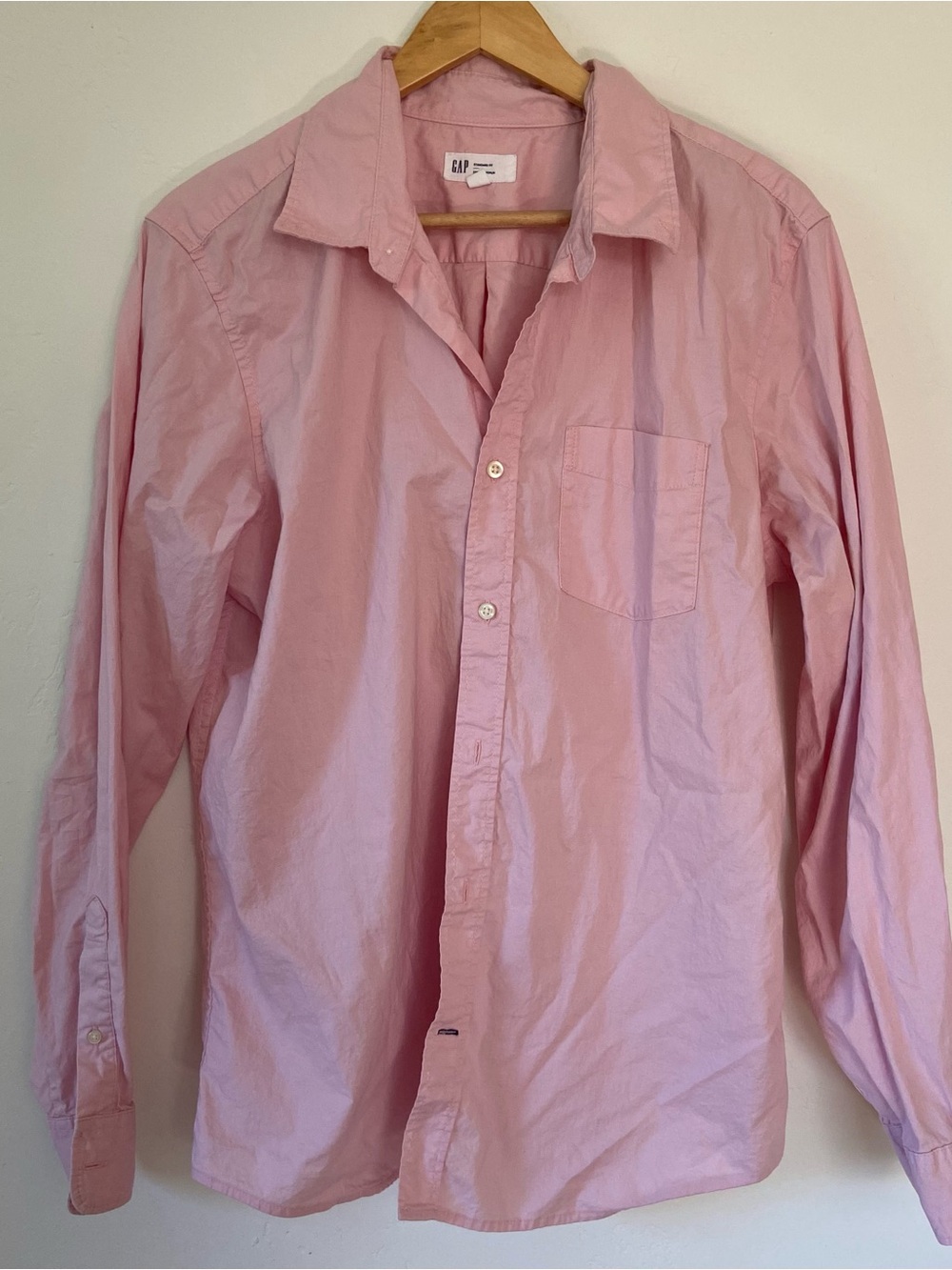 GAP Standard Fit Pink Stretch Poplin Button Up, Size L